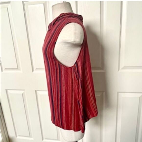 Monteau red striped collared sleeveless top - Picture 3 of 14